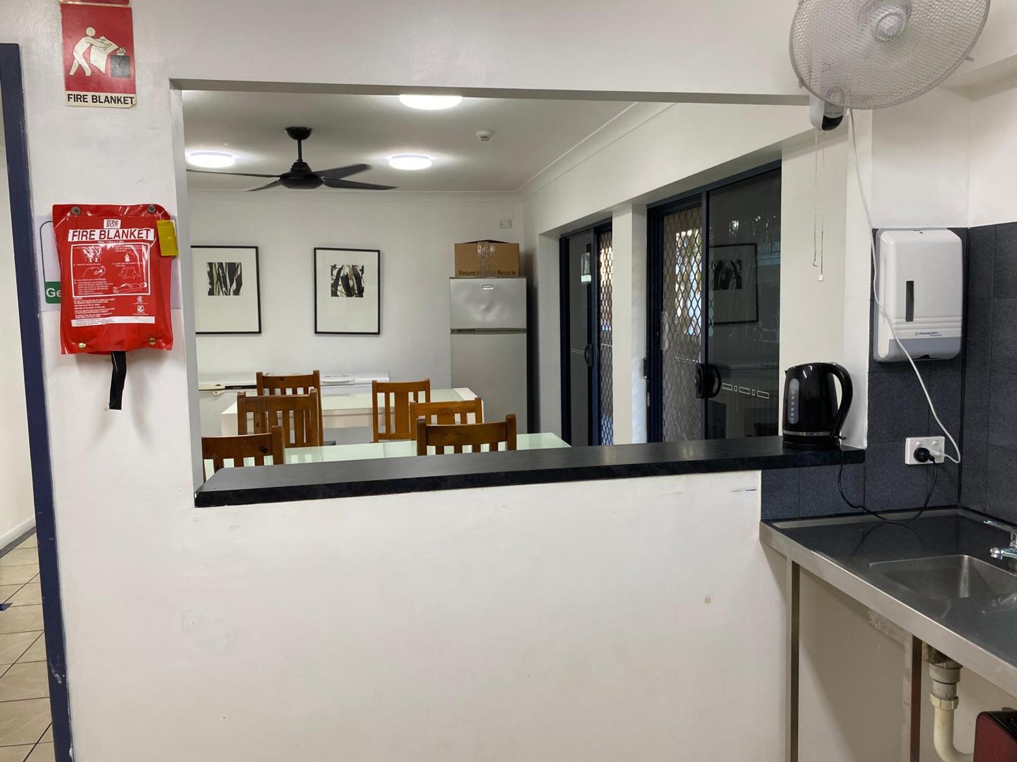 Arrival Lodge Hostel Accommodation Gold Coast Exterior foto